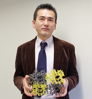 総合研究院 ナノ空間触媒研究ユニット  横井 俊之 教授 