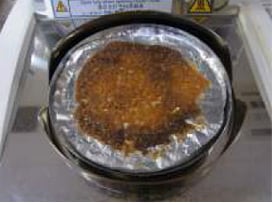 Fig.2 MOC63uに塩麹を塗ったアルミ箔を載せた状態　Salt Malted Rice with aluminium sheet to set on MOC63u