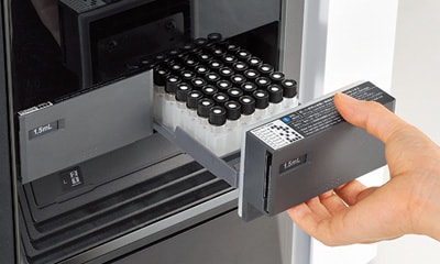 他の分析者の測定に影響なく, いつでも試料のセットが可能