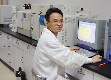 中国薬科大学 教授 許 風国様