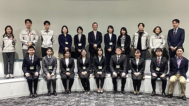 北海道大学・博士課程の学生が当社最先端ラボを訪問